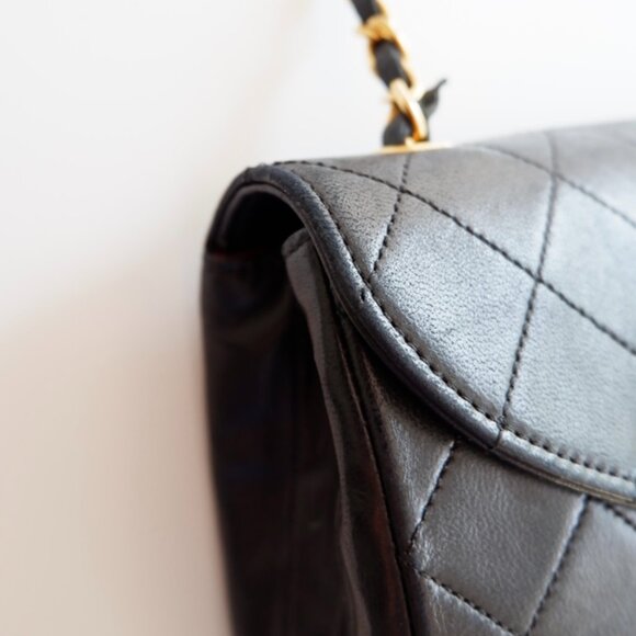 Authentic Preowned Vintage Chanel Black Lambskin Single Flap Bag GHW - Picture 7 of 16